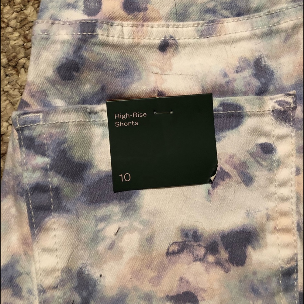 Shorts - Picture 4 of 4